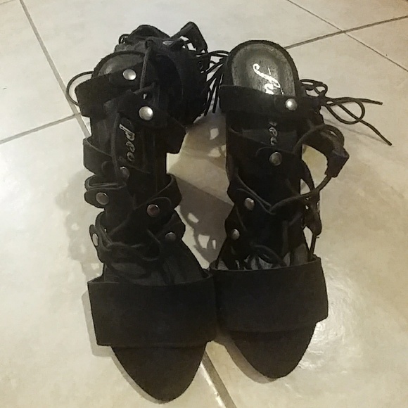 Free People solistic fringe wedge LIKE NEW - Picture 7 of 8